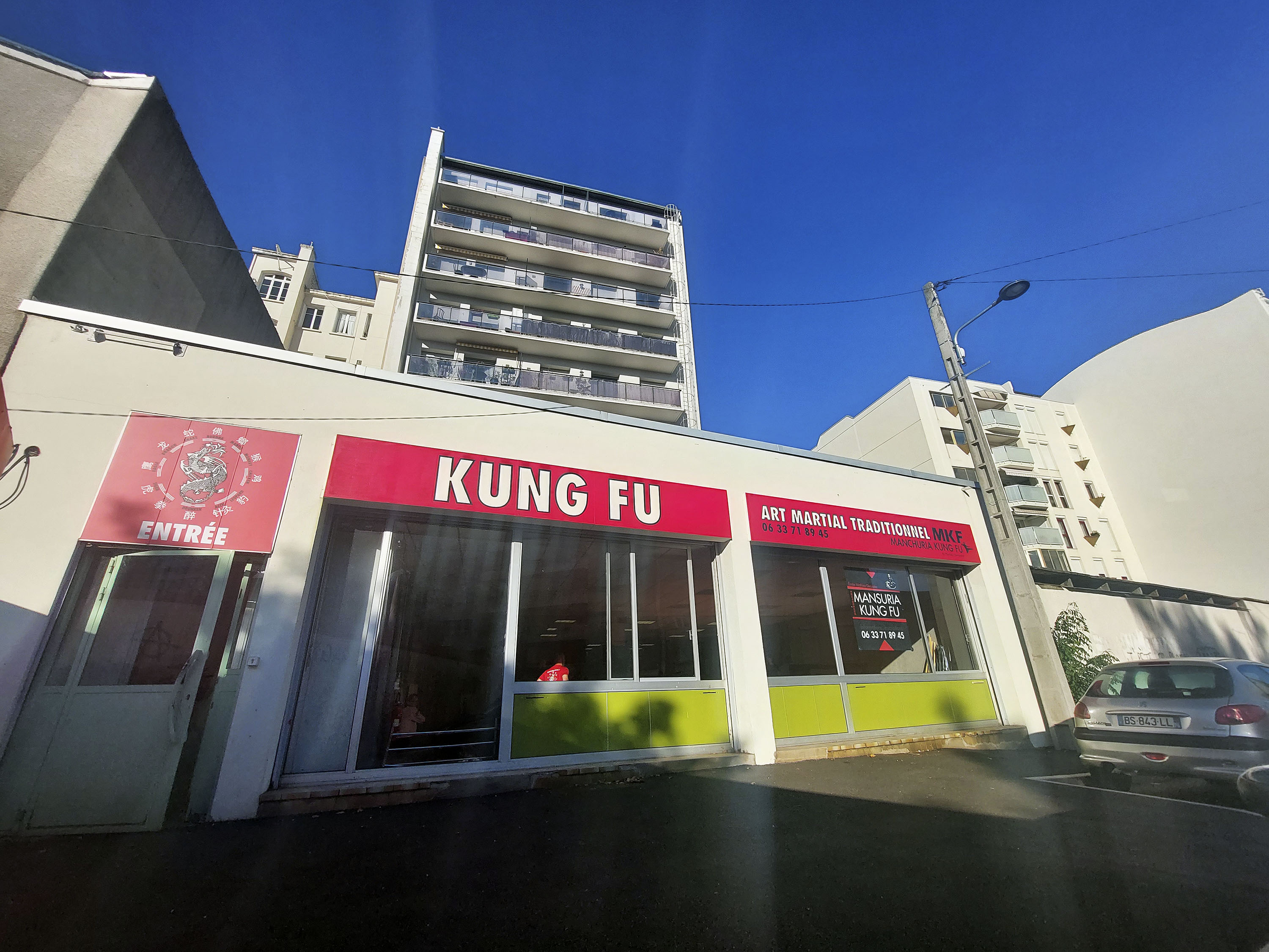 Kung-Fu-enseigne-peinte-Saint-Etienne
